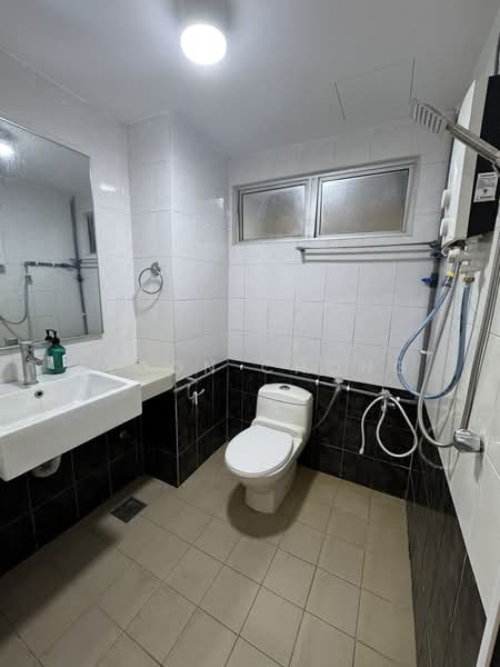 Kondominium untuk Disewa di Endah Regal Condominium - Eldon Chong - Bathroom - PropertyGuru.com.my