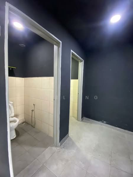Terrace Factory for Sale in Taman Industri Integrasi Rawang (Rawang) - Shirly Ng - Bathroom - PropertyGuru.com.my