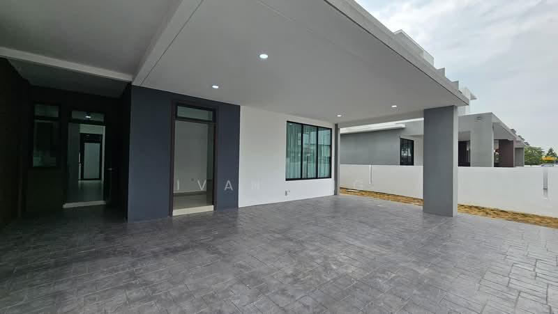 Semi-Detached House for Rent in Johor Bahru (Johor) - Ivan Ong - Car Porch Area - PropertyGuru.com.my