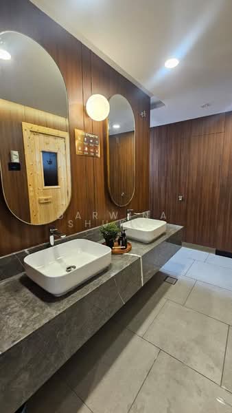 Servis Apartment untuk Disewa di Armani Raja Uda - Darwina Shukri - Bathroom - PropertyGuru.com.my