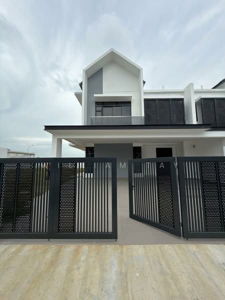 Rumah Berkembar untuk Dijual di Setia Tropika (Johor Bahru) - William Tay - Exterior - PropertyGuru.com.my