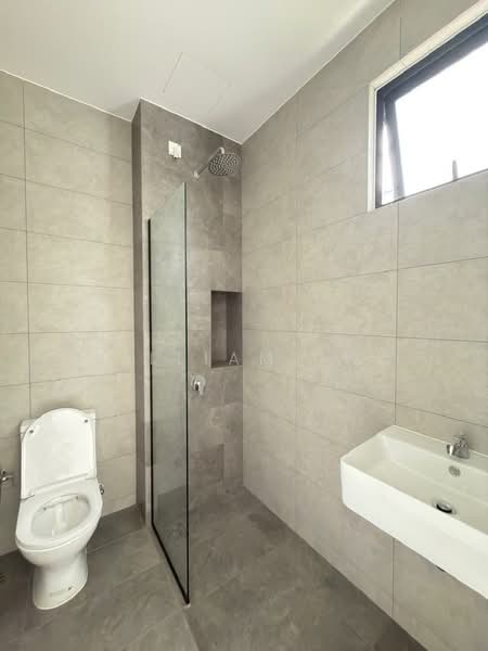 Rumah Berkembar untuk Dijual di Setia Tropika (Johor Bahru) - William Tay - Bathroom - PropertyGuru.com.my