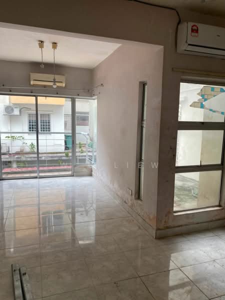 Rumah Bandar untuk Dijual di Jalan Ipoh (Kuala Lumpur) - W G Liew - Living Room - PropertyGuru.com.my