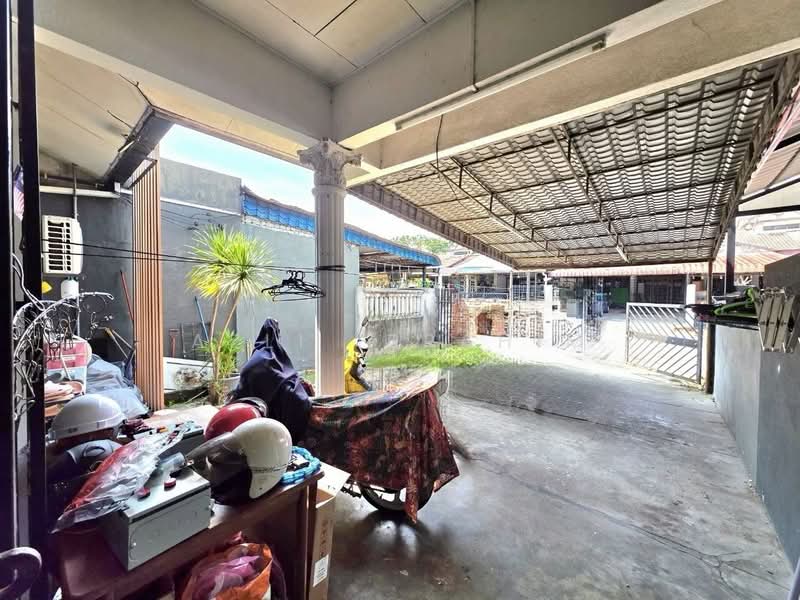 Rumah Teres 1 Tingkat untuk Dijual di Seksyen 16 (Bangi) - Azli Ibrahim - Exterior - PropertyGuru.com.my