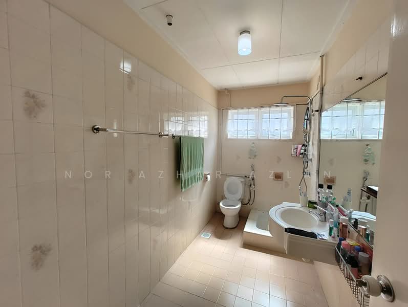 Rumah Banglo untuk Dijual di SS7 (Petaling Jaya) - Nor Azhar Azlan - Bathroom - PropertyGuru.com.my