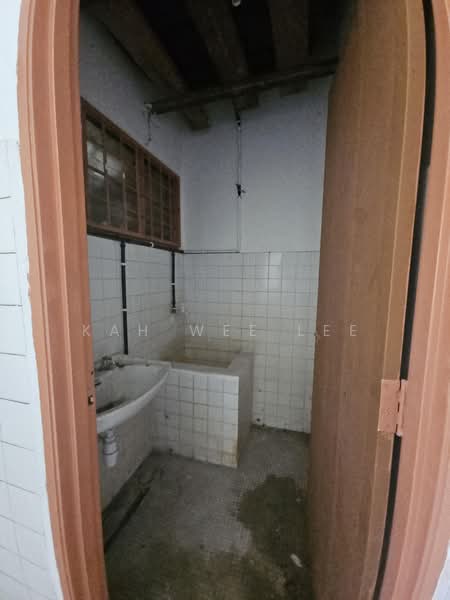 Kedai untuk Disewa di Kajang (Selangor) - Kah Wee Lee - Bathroom - PropertyGuru.com.my