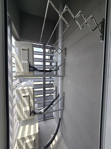Servis Apartment untuk Disewa di The Meg Serviced Residence - Patrick . - Balcony - PropertyGuru.com.my