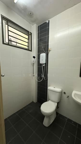 2-storey Terraced House for Rent in Kluang (Johor) - Shanel Tee - Bathroom - PropertyGuru.com.my