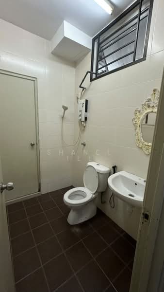 2-storey Terraced House for Rent in Kluang (Johor) - Shanel Tee - Bathroom - PropertyGuru.com.my