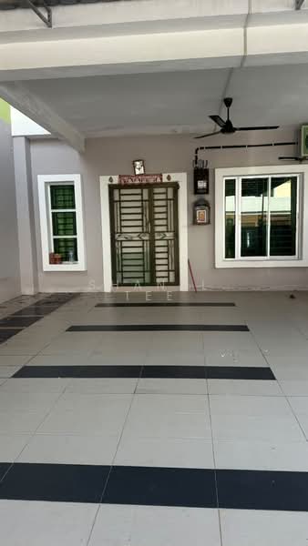 2-storey Terraced House for Rent in Kluang (Johor) - Shanel Tee - Entrance - PropertyGuru.com.my