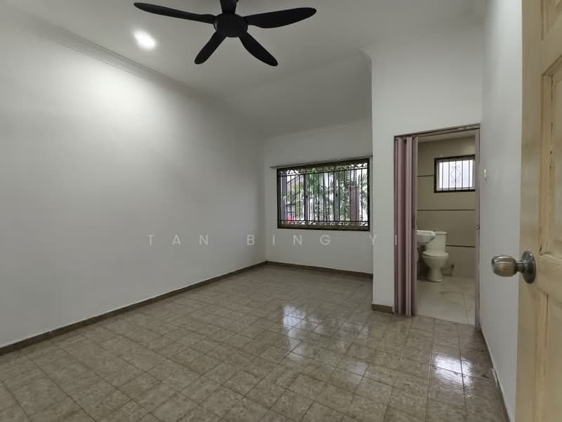 Bungalow for Rent in Johor Bahru (Johor) - Tan Bing Yi - Bathroom - PropertyGuru.com.my