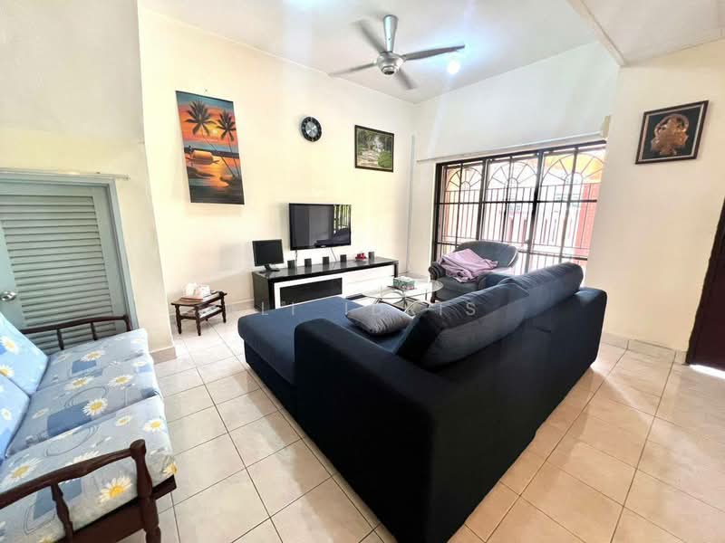 Rumah Teres 2 Tingkat untuk Dijual di Seksyen 7 (Shah Alam) - Ali Idris - Living Room - PropertyGuru.com.my
