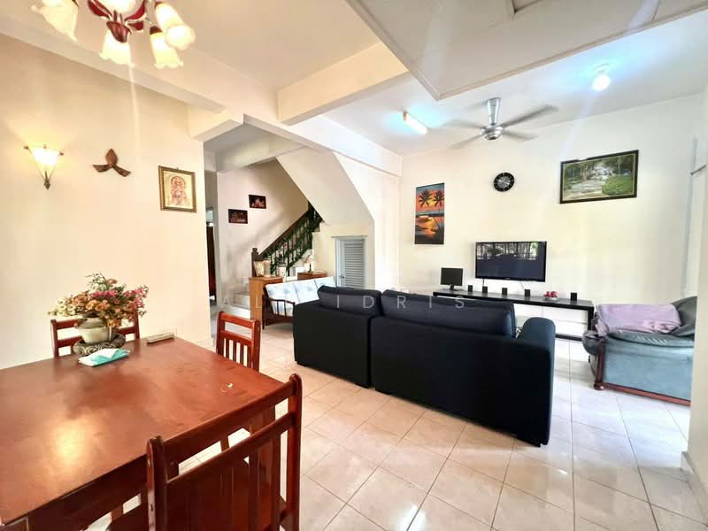 Rumah Teres 2 Tingkat untuk Dijual di Seksyen 7 (Shah Alam) - Ali Idris - Living Room - PropertyGuru.com.my