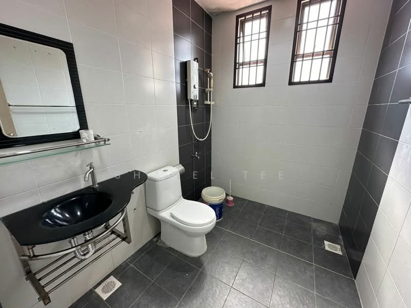 2-storey Terraced House for Sale in Kluang (Johor) - Shanel Tee - Bathroom - PropertyGuru.com.my