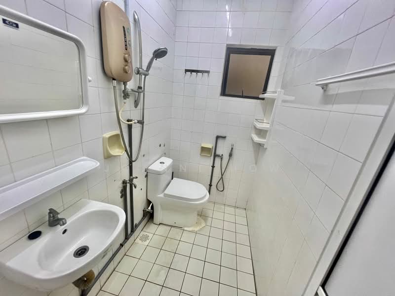 Pangsapuri untuk Disewa di Hilir Kota 1 Apartment - Joanne How - Bathroom - PropertyGuru.com.my