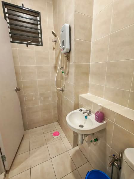 Kondominium untuk Disewa di Residensi Adelia 4 - Derrick Hee - Bathroom - PropertyGuru.com.my