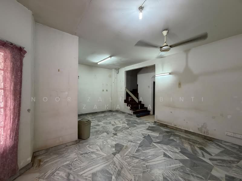 Rumah Teres 2 Tingkat untuk Dijual di Seksyen 8 (Shah Alam) - Noor Zalifa Binti Zakaria - Living Room - PropertyGuru.com.my