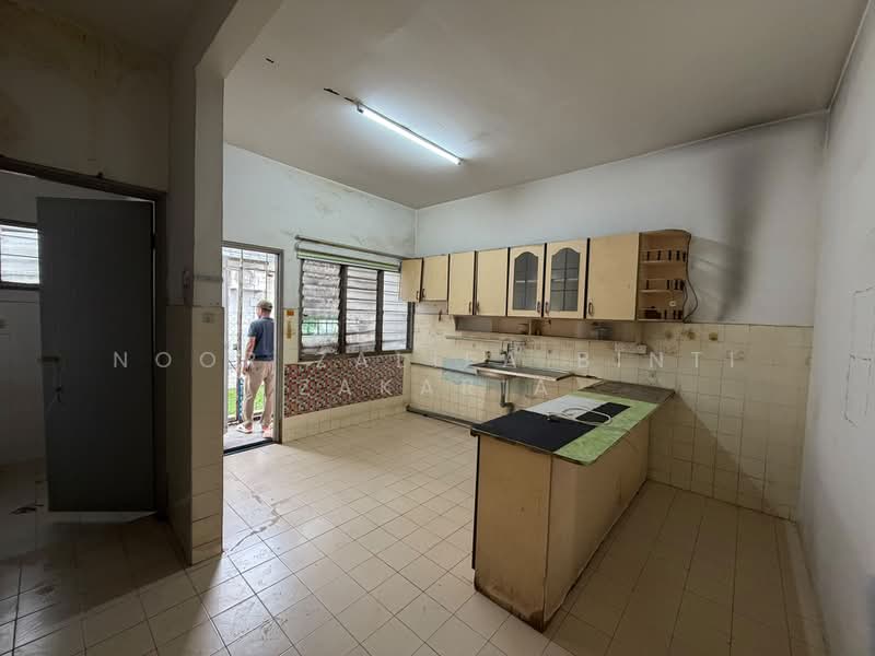 Rumah Teres 2 Tingkat untuk Dijual di Seksyen 8 (Shah Alam) - Noor Zalifa Binti Zakaria - Kitchen - PropertyGuru.com.my