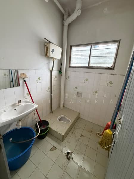 Rumah Teres 2 Tingkat untuk Dijual di Seksyen 8 (Shah Alam) - Noor Zalifa Binti Zakaria - Bathroom - PropertyGuru.com.my