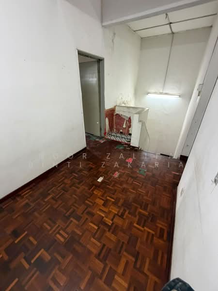 Rumah Teres 2 Tingkat untuk Dijual di Seksyen 8 (Shah Alam) - Noor Zalifa Binti Zakaria - Interior - PropertyGuru.com.my