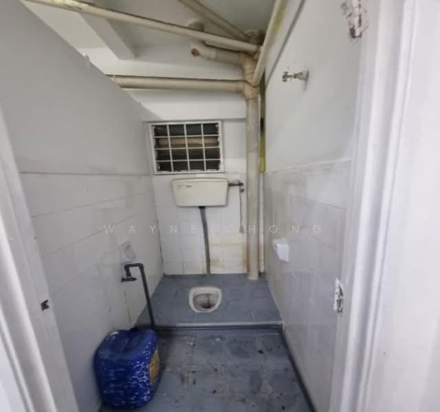 Shop for Rent in Bukit Sentosa (Rawang) - Wayne Chong - Bathroom - PropertyGuru.com.my
