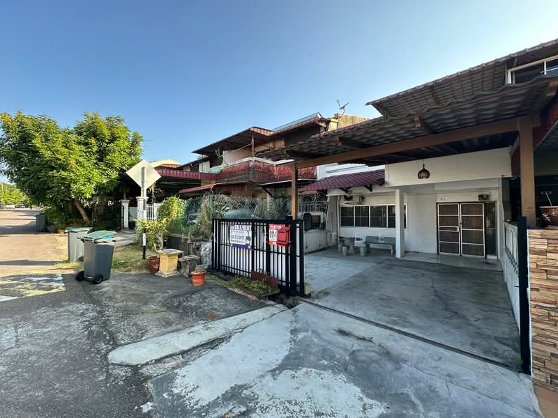 2-storey Terraced House for Rent in Taman Berlian Biru (Kluang) - Shanel Tee - Exterior - PropertyGuru.com.my