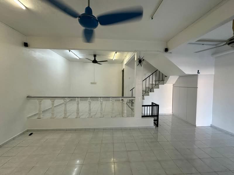 2-storey Terraced House for Rent in Taman Berlian Biru (Kluang) - Shanel Tee - Interior - PropertyGuru.com.my