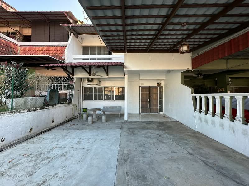 2-storey Terraced House for Rent in Taman Berlian Biru (Kluang) - Shanel Tee - Exterior - PropertyGuru.com.my