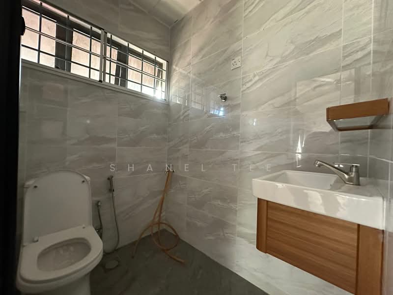 2-storey Terraced House for Rent in Taman Berlian Biru (Kluang) - Shanel Tee - Bathroom - PropertyGuru.com.my