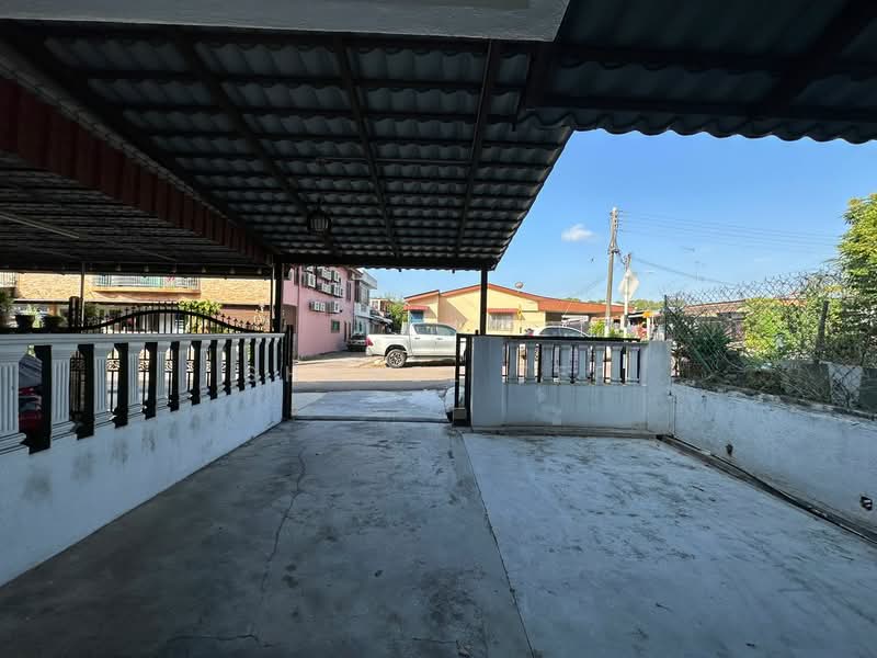 2-storey Terraced House for Rent in Taman Berlian Biru (Kluang) - Shanel Tee - Exterior - PropertyGuru.com.my