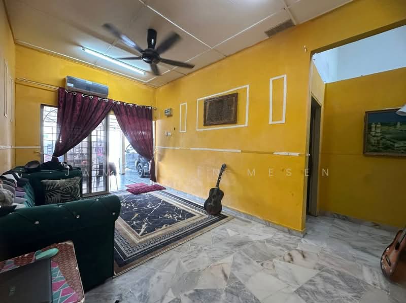 1-storey Terraced House for Sale in Kajang (Selangor) - Jamalatin Mesen - Living Room - PropertyGuru.com.my