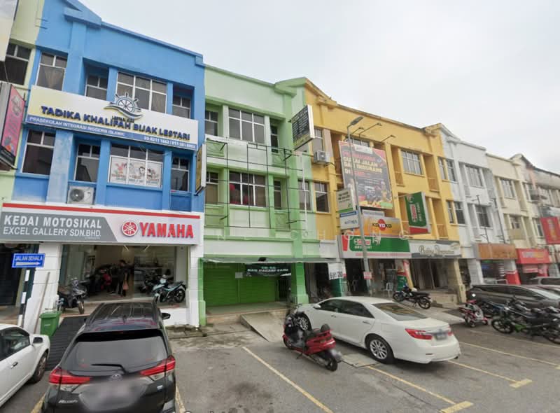 Shop for Rent in Bandar Seri Putra (Bangi) - Wayne Chong - Exterior - PropertyGuru.com.my