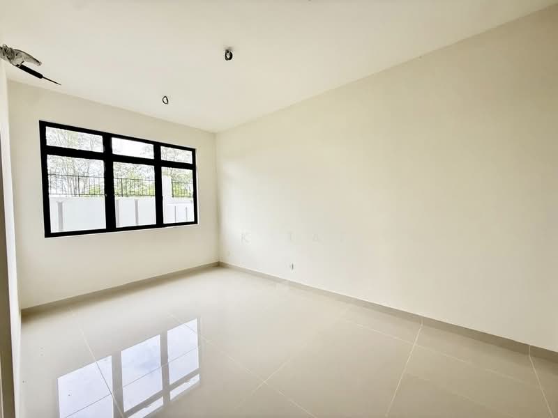 Semi-Detached House for Sale in Taman Sutera Utama (Skudai) - Yik Tat - PropertyGuru.com.my