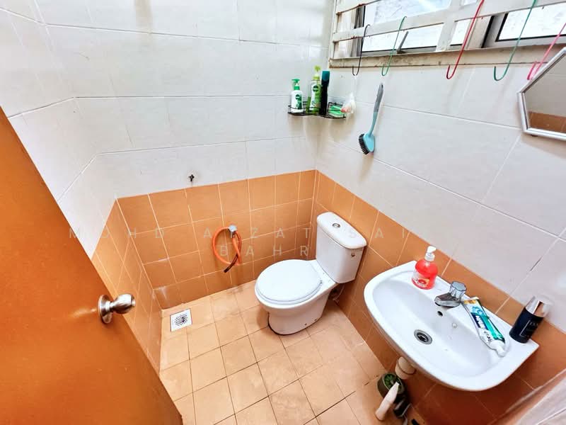1-storey Terraced House for Sale in Kajang (Selangor) - Mohd Aizat Saiful Bahri - Bathroom - PropertyGuru.com.my