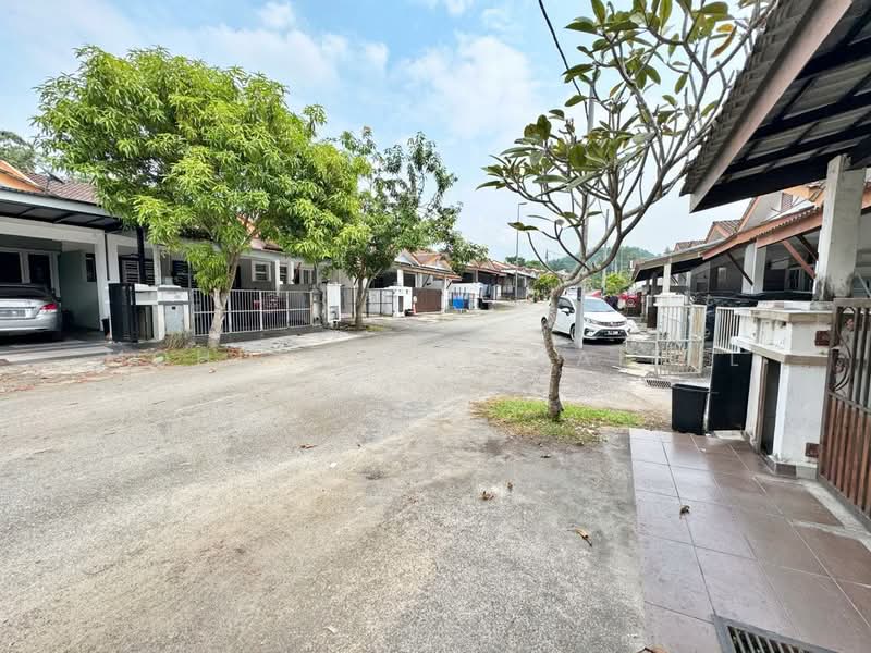 1-storey Terraced House for Sale in Kajang (Selangor) - Mohd Aizat Saiful Bahri - Exterior - PropertyGuru.com.my