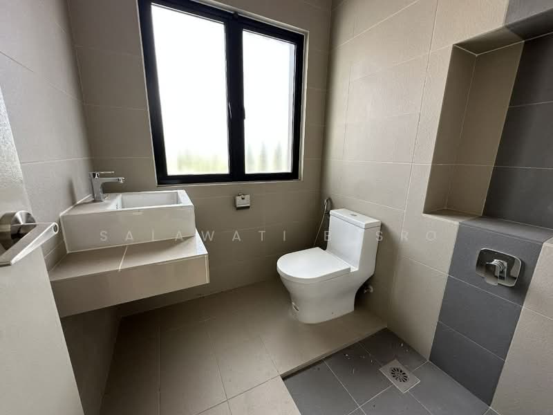 Rumah Teres 2 Tingkat untuk Dijual di Alam Impian (Shah Alam) - Salawati Busro - Bathroom - PropertyGuru.com.my
