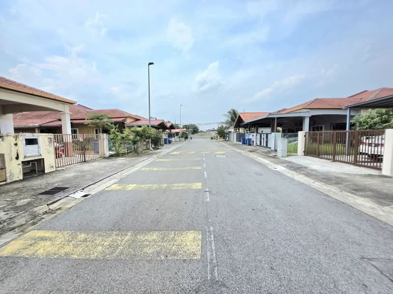 Semi-Detached House for Sale in Shah Alam (Selangor) - Salawati Busro - Exterior - PropertyGuru.com.my