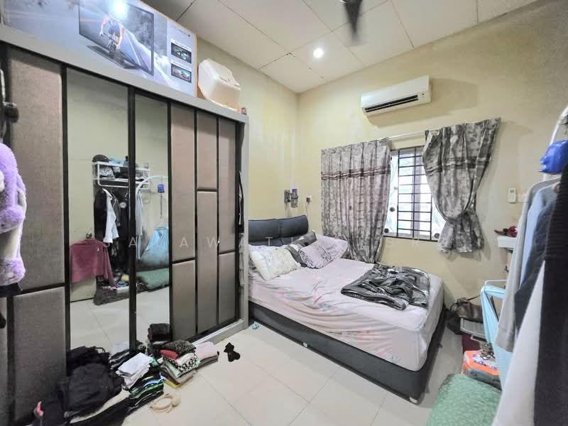 Semi-Detached House for Sale in Shah Alam (Selangor) - Salawati Busro - Bedroom - PropertyGuru.com.my