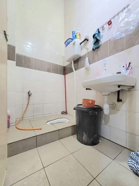 Semi-Detached House for Sale in Shah Alam (Selangor) - Salawati Busro - Bathroom - PropertyGuru.com.my