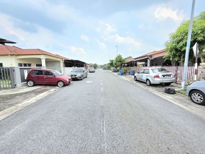 Semi-Detached House for Sale in Shah Alam (Selangor) - Salawati Busro - Exterior - PropertyGuru.com.my