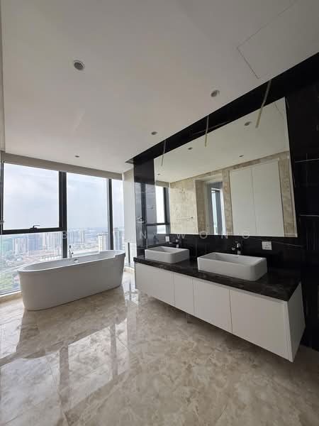 Servis Apartment untuk Disewa di The Astaka @ 1 Bukit Senyum - Bryan Wong - Master bathroom - PropertyGuru.com.my