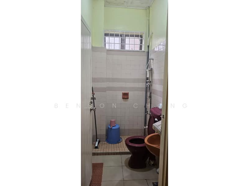 2-storey Terraced House for Sale in Bandar Baru Uda (Tampoi) - Benson Chong - Bathroom - PropertyGuru.com.my