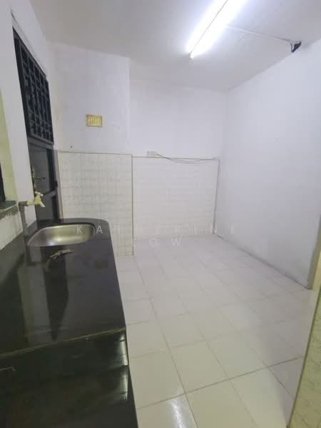 Rumah Flat untuk Dijual di Flat Taman Ungku Tun Aminah - Katherine Low - Kitchen - PropertyGuru.com.my