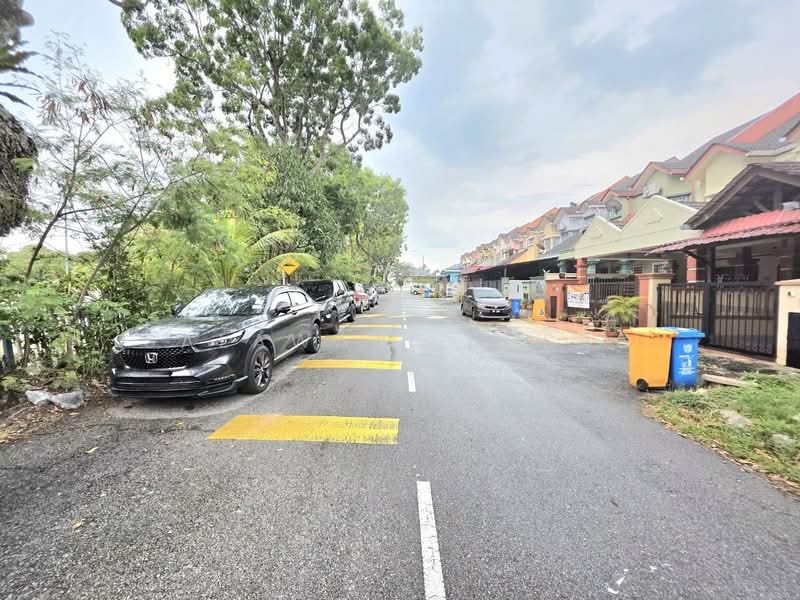 Rumah Teres 2 Tingkat untuk Dijual di Seksyen 13 (Shah Alam) - Salawati Busro - Exterior - PropertyGuru.com.my