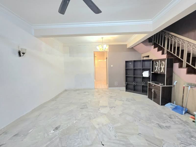 Rumah Teres 2 Tingkat untuk Dijual di Seksyen 13 (Shah Alam) - Salawati Busro - Living Room - PropertyGuru.com.my
