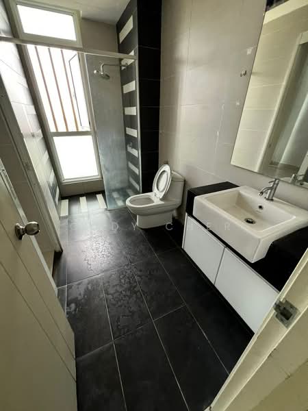 Pangsapuri untuk Disewa di Central Residence @ Sungai Besi - Cody Cher - Bathroom - PropertyGuru.com.my
