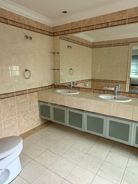 Rumah Berkembar untuk Dijual di Ampang Jaya (Ampang) - Selva Narayanan - Bathroom - PropertyGuru.com.my
