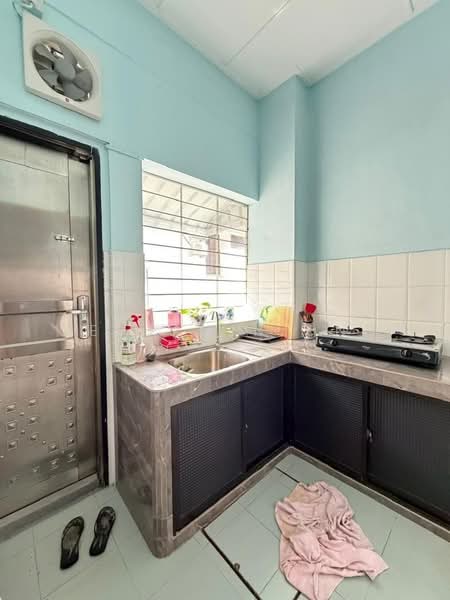 1-storey Terraced House for Sale in Taman Molek (Johor Bahru) - Benjamin Ong - Kitchen - PropertyGuru.com.my