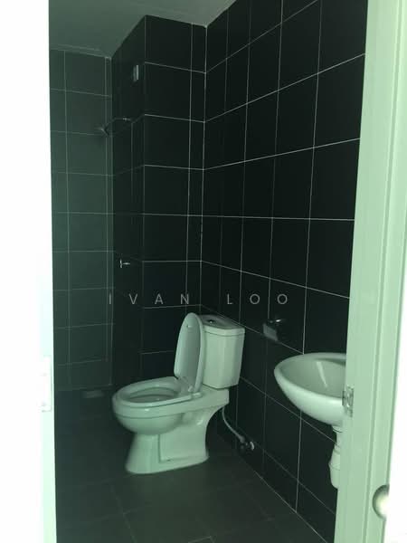 Servis Apartment untuk Dijual di The Zizz @ Damansara North - Ivan Loo - Bathroom - PropertyGuru.com.my