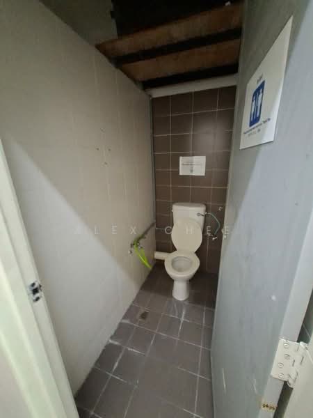 Shop / Office for Rent in Farlim (Ayer Itam) - Alex Chee - Bathroom - PropertyGuru.com.my